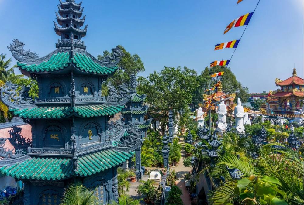 Du lịch chùa bà